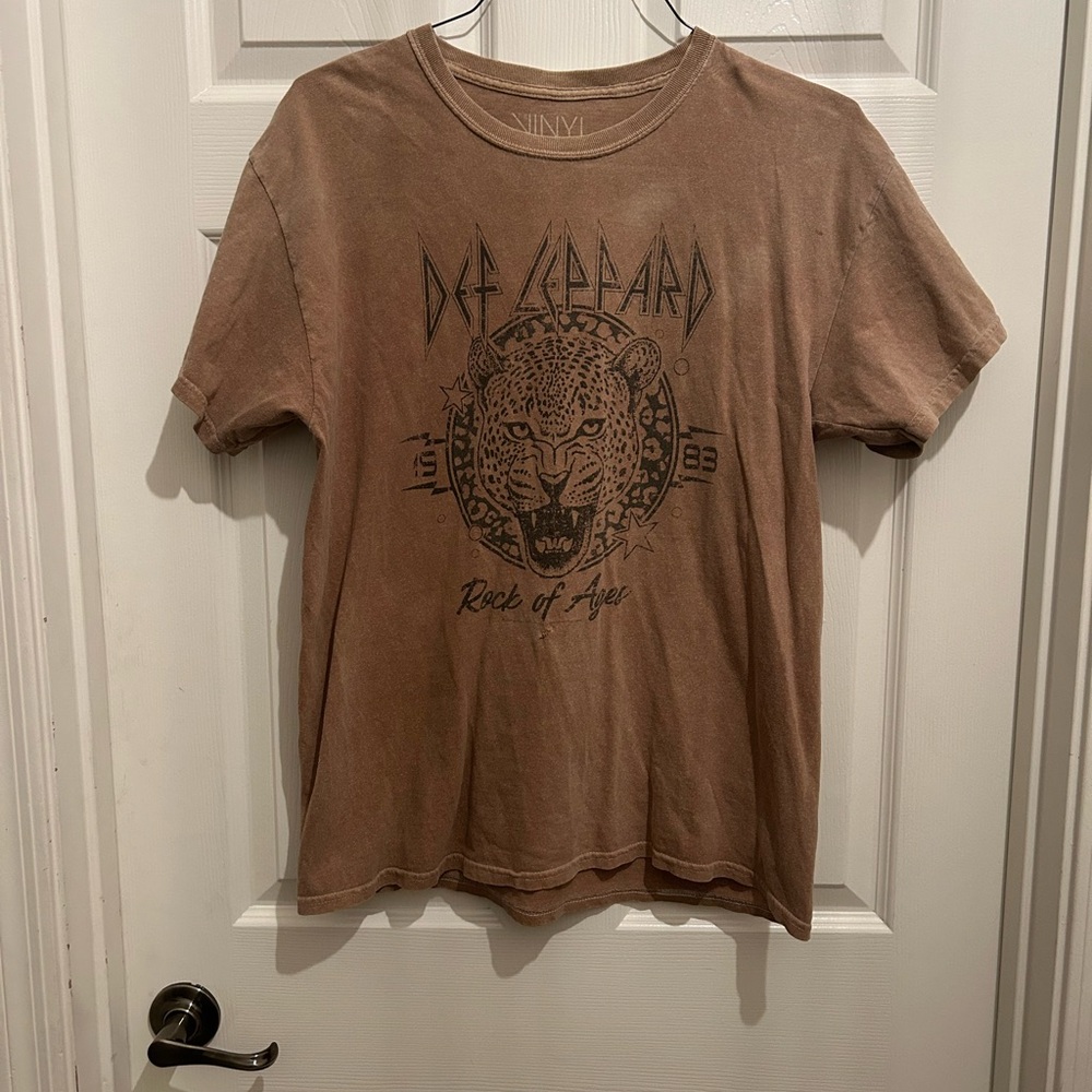 Def Leppard Men Brown Logo Graphic